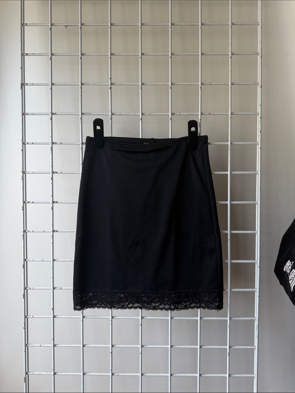 Nancy Ganz Bodyslimmer Black Lace-Hem Women's Skirt Size Large